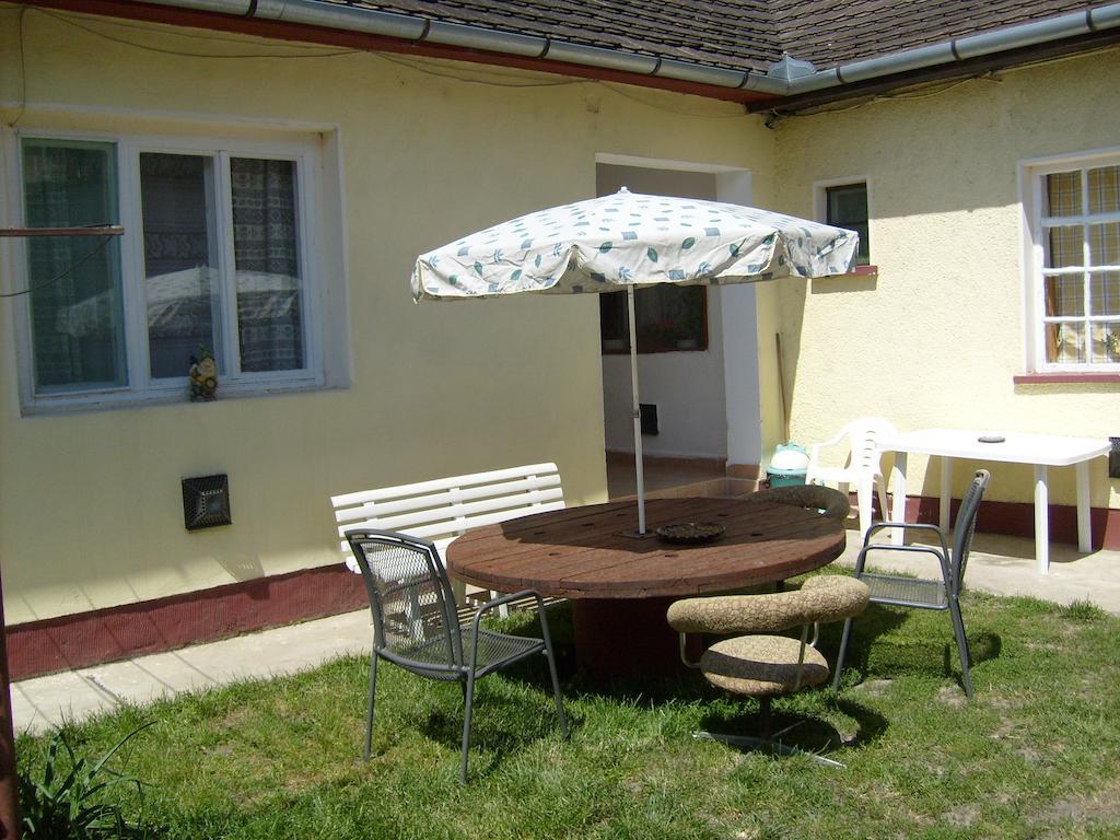 Tóth Magánszállás Apartamento *